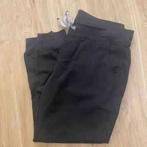 Figs Zamora Jogger in Black